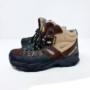 Vintage 2003 Nike ACG Waterproof Goretex Hiking Boots 
Brown Men’s Size US 7